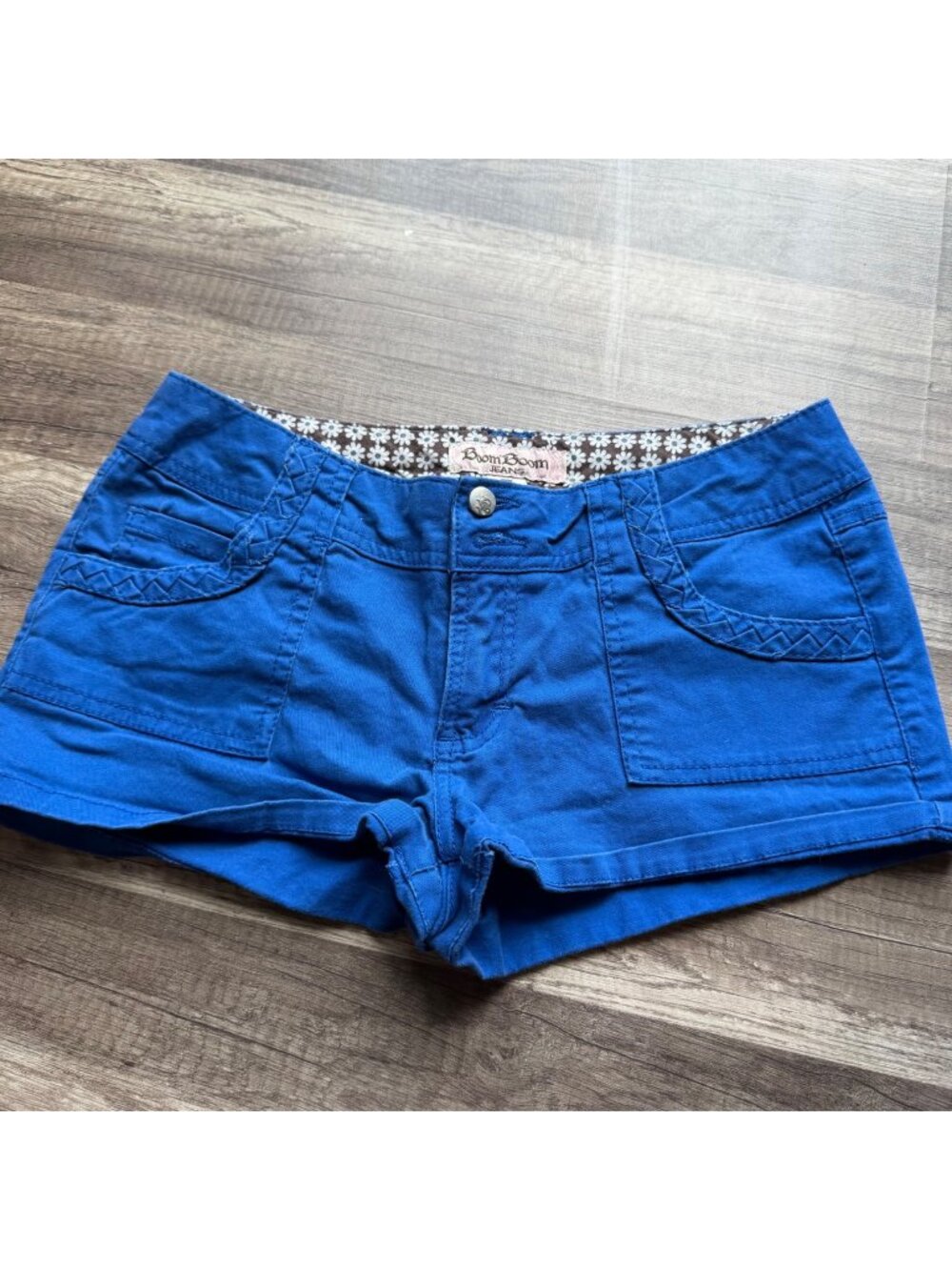 Boom Boom Jeans Womens Blue Denim Shorts Size 7 With Embroidered Details